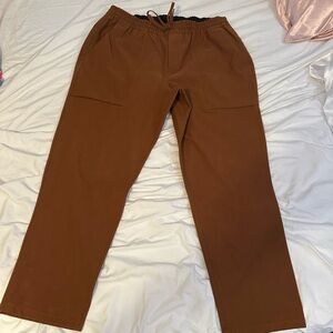 Lulu Lemon Men’s XXL Dark Brown pant